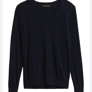 Banana Republic Merino Wool Black V neck sweater Old Money Classic